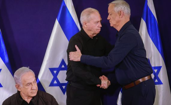 ואטורי: עדיף הצהרות בלי הנשיקות בפה של גנץ וגלנט