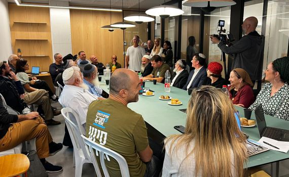 רבנים, איך הסכמתם למחול על כבודו של הציבור שלנו?