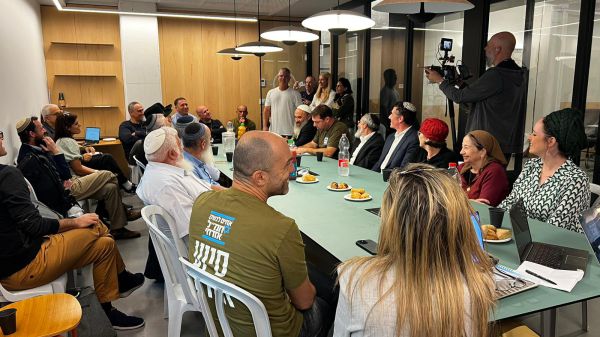 רבנים, איך הסכמתם למחול על כבודו של הציבור שלנו?