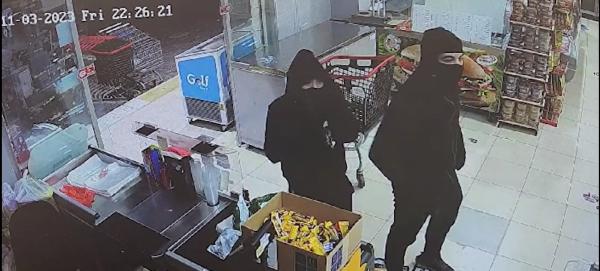 אחים לשוד: צעירים שדדו מרכולים באיומי אקדח. צפו