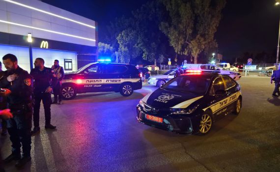 דרס שוטר בגן שמואל ונעצר; הרקע לאירוע פלילי