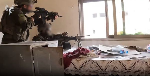 צפו: מפקדי בא"ח צנחנים נלחמים בעזה