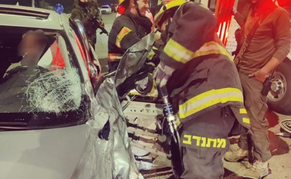 לכודים בתאונת דרכים קשה בשומרון