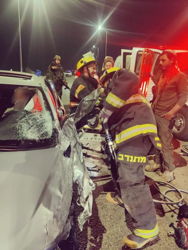 לכודים בתאונת דרכים קשה בשומרון