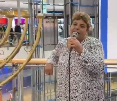 צפו: רחל מאופקים מדליקה נר ראשון של חנוכה