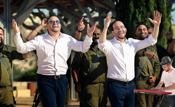 שוקי סלומון מארח את פיני אינהורן – שיר הניצחון. האזינו