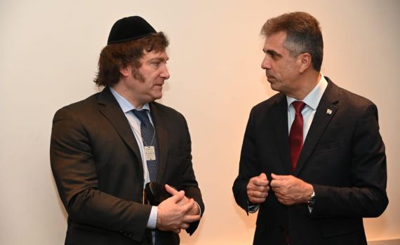 לפני ההשבעה: מיליי נפגש עם משפחות החטופים