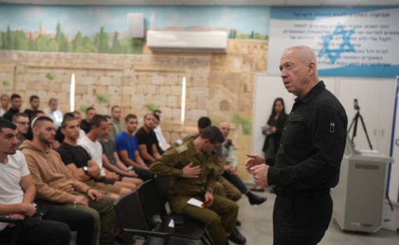 גלנט: המחבלים נכנעים, זה ביטוי לניצחון של צה"ל