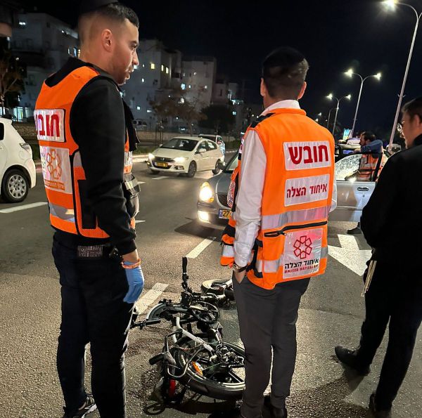 אשדוד: רוכב אופניים כבן 25 נפגע מרכב; מצבו קשה