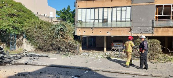 פגיעה ישירה בבית בחולון, אדם נפצע באורח קל