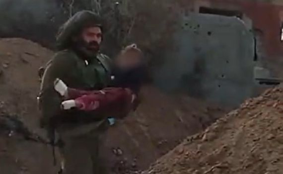 צפו: כך טיפלו לוחמי צה"ל בילדה עזתית פצועה