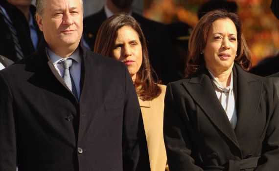 הבעל של קמלה האריס המציא את סיפור חנוכה