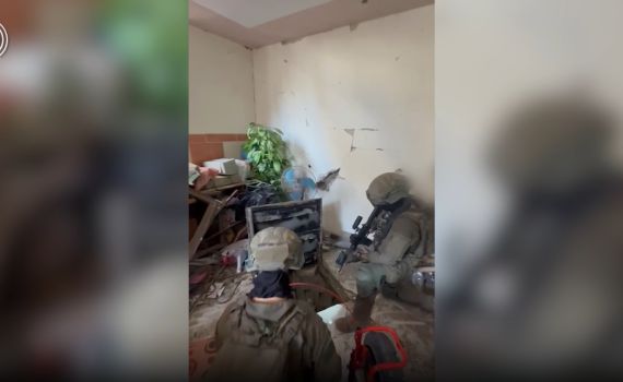 ניצול מזעזע: נחשף פיר מנהרה לצד מיטת תינוק