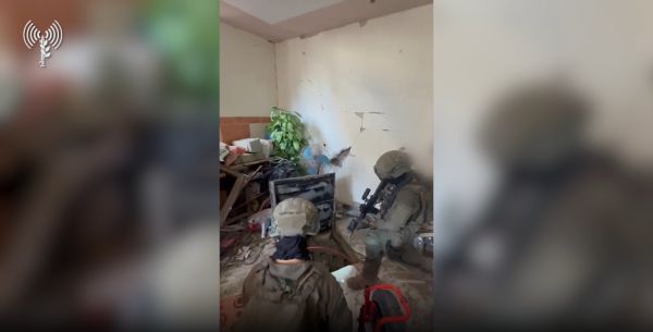 ניצול מזעזע: נחשף פיר מנהרה לצד מיטת תינוק