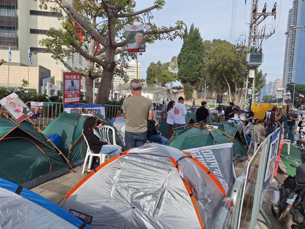 כתב אישום נגד מצית מאהל משפחות החטופים בירושלים