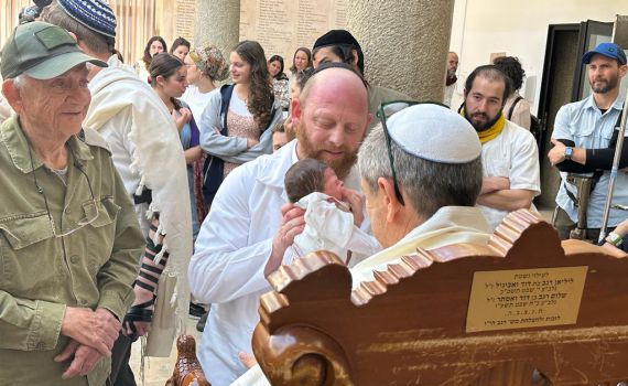 מזל טוב: החייל הפצוע השתתף בברית של אחיינו