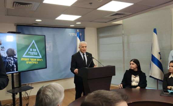 לפיד לשאלת סרוגים: חלקים מעזה ישמשו כרצועת ביטחון