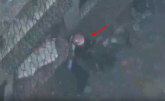 צפו: דורך את ה-RPG, מכוון לעבר הלוחמים ומחוסל