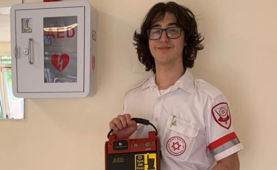 נער לקה בדום לב במהלך שיעור ספורט; חברו לכיתה הציל אותו