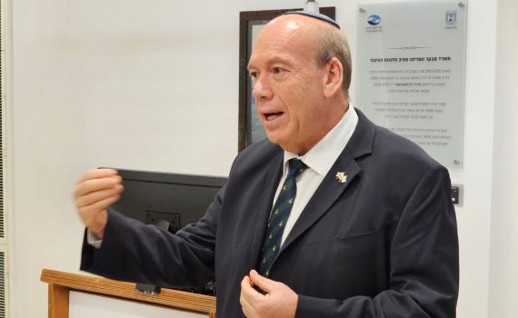 אנגלמן: נבחן את האחריות האישית של הדרג המדיני