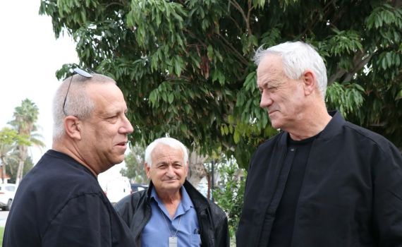 גנץ: "מתקרב היום שנאפשר חזרה לחלק מהיישובים"