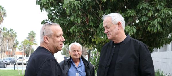 גנץ: "מתקרב היום שנאפשר חזרה לחלק מהיישובים"