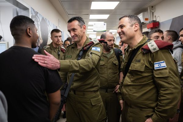 לא יעצרו אתכם: הרמטכ"ל עם המתגייסים החדשים