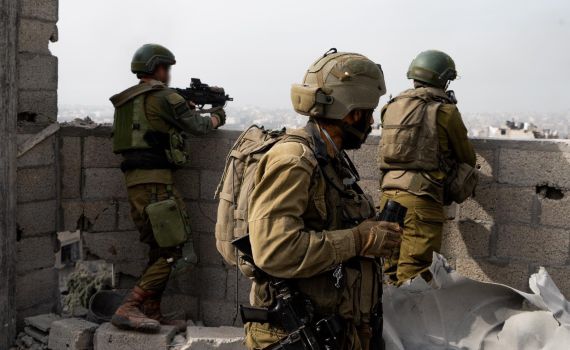 אחרי הפיגוע: צה"ל מתחקר חשודים בכפר של המחבלים