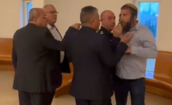 "אתה שווה לנעל שלי": ח"כ טיבי התפרץ על נתי רום