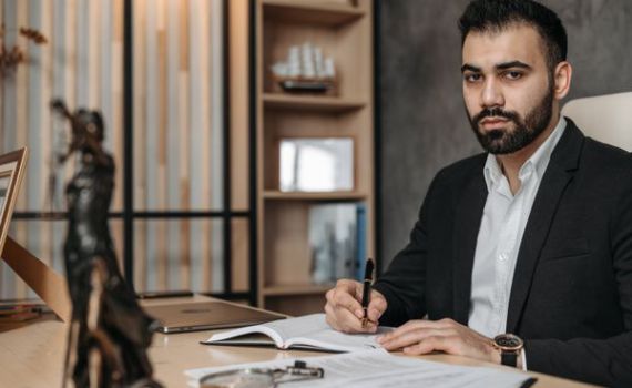 עורך דין הוצאה לפועל: מי הוא ומה תפקידו?