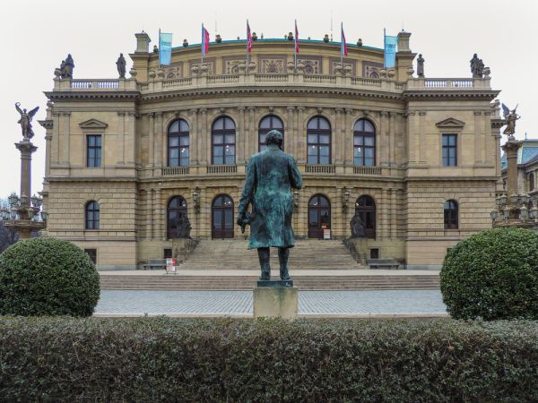 צ'כיה: 15 הרוגים ועשרות פצועים באירוע ירי בפראג