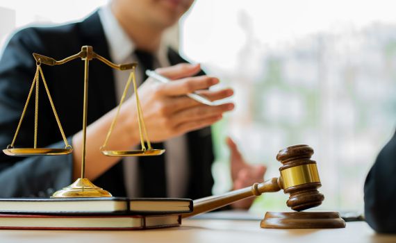 בדרך לשיא גינס? בן 17 מקליפורניה עבר את מבחני לשכת עו"ד