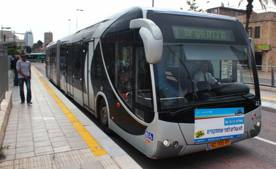 הולך רגל נהרג לאחר שנפגע מהמטרונית בחיפה