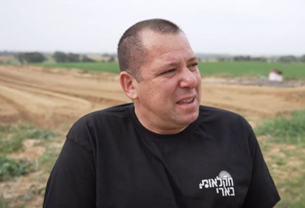 החקלאי מבארי שאיבד רגל וחזר לזרוע בשדות. צפו