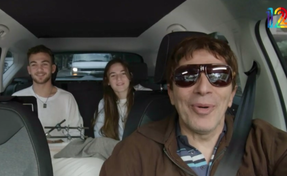 החטופים שחזרו מגיעים למונית של אשר בן חורין | צפו