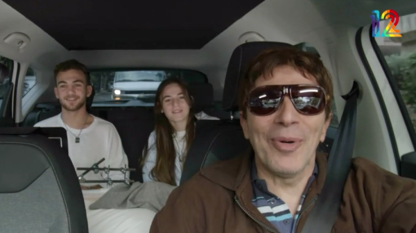 החטופים שחזרו מגיעים למונית של אשר בן חורין | צפו