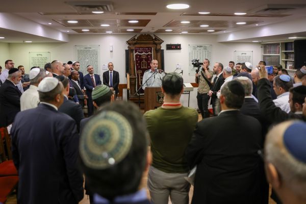 מרגש: תפילה מיוחדת בכנסת לחטופים והחיילים