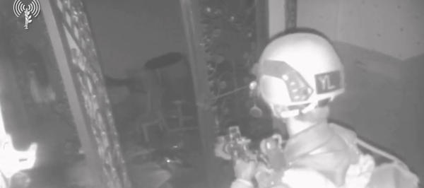 "תן לי עוד רימון": הצנחנים בפעולת חילוץ הירואית. צפו