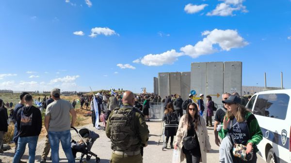 חננו על חטיפת האוטובוס: "נתניהו שכפול של שרון"