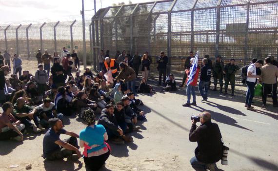 שוב: מפגינים חסמו לתנועה את מעבר ניצנה