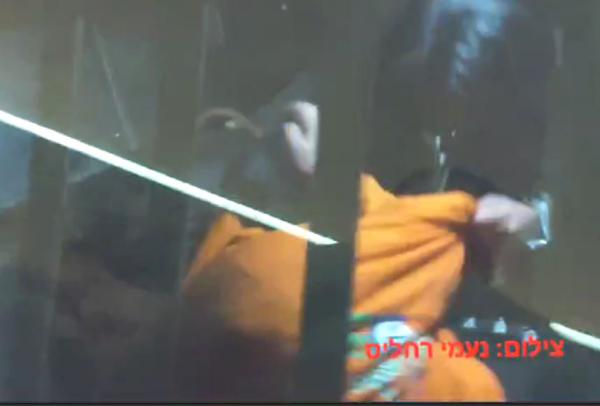 תביעה: נערה הוכתה על ידי שוטרת בהפגנה למען סנדק