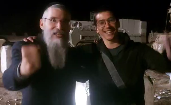 שבועיים לפני שנפל: אלקנה ויזל שר בדואט עם אברהם פריד