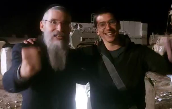 שבועיים לפני שנפל: אלקנה ויזל שר בדואט עם אברהם פריד