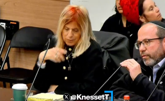 אב החטוף: המו"מ לשחרור שבויים הביא עלינו חטופים נוספים