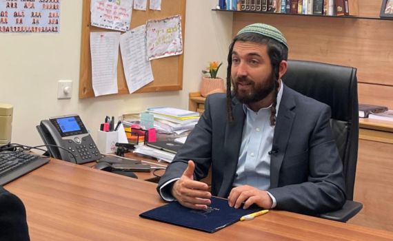 סוכות לסרוגים: "למה לאיזנקוט מותר ולנו אסור?"