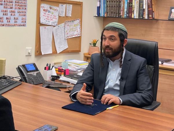 סוכות לסרוגים: "למה לאיזנקוט מותר ולנו אסור?"