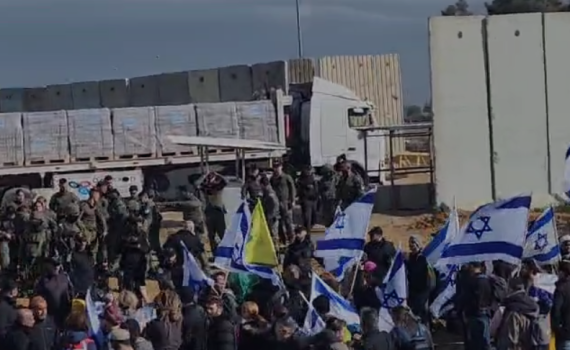 חרף הנחיית האלוף: פעילי צו 9 חסמו את המשאיות