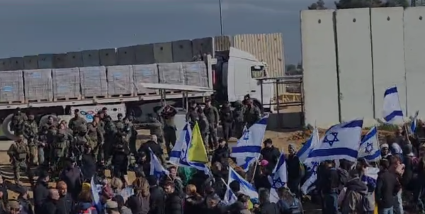 חרף הנחיית האלוף: פעילי צו 9 חסמו את המשאיות