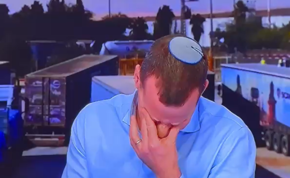 אחרי נפילת חברו: עמית סגל פרץ בבכי בשידור | צפו