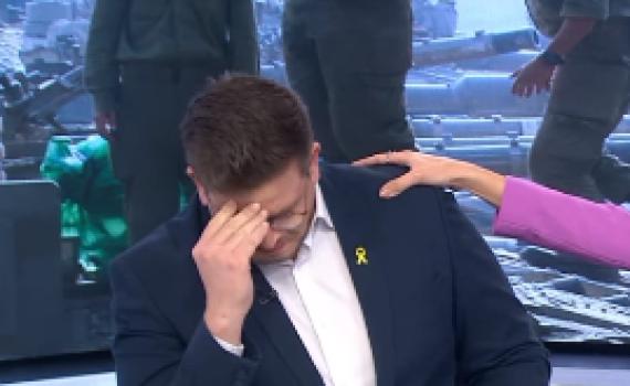 מגיש חדשות 13 התפרק מבכי בשידור. צפו